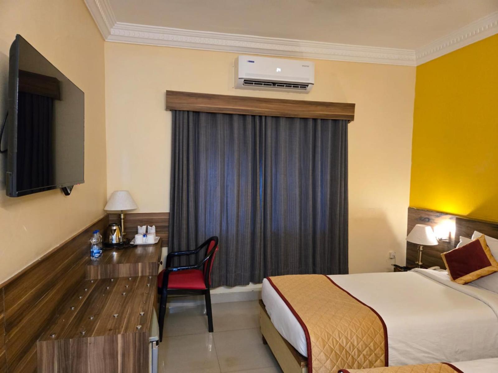 Hotel Badami Court Экстерьер фото