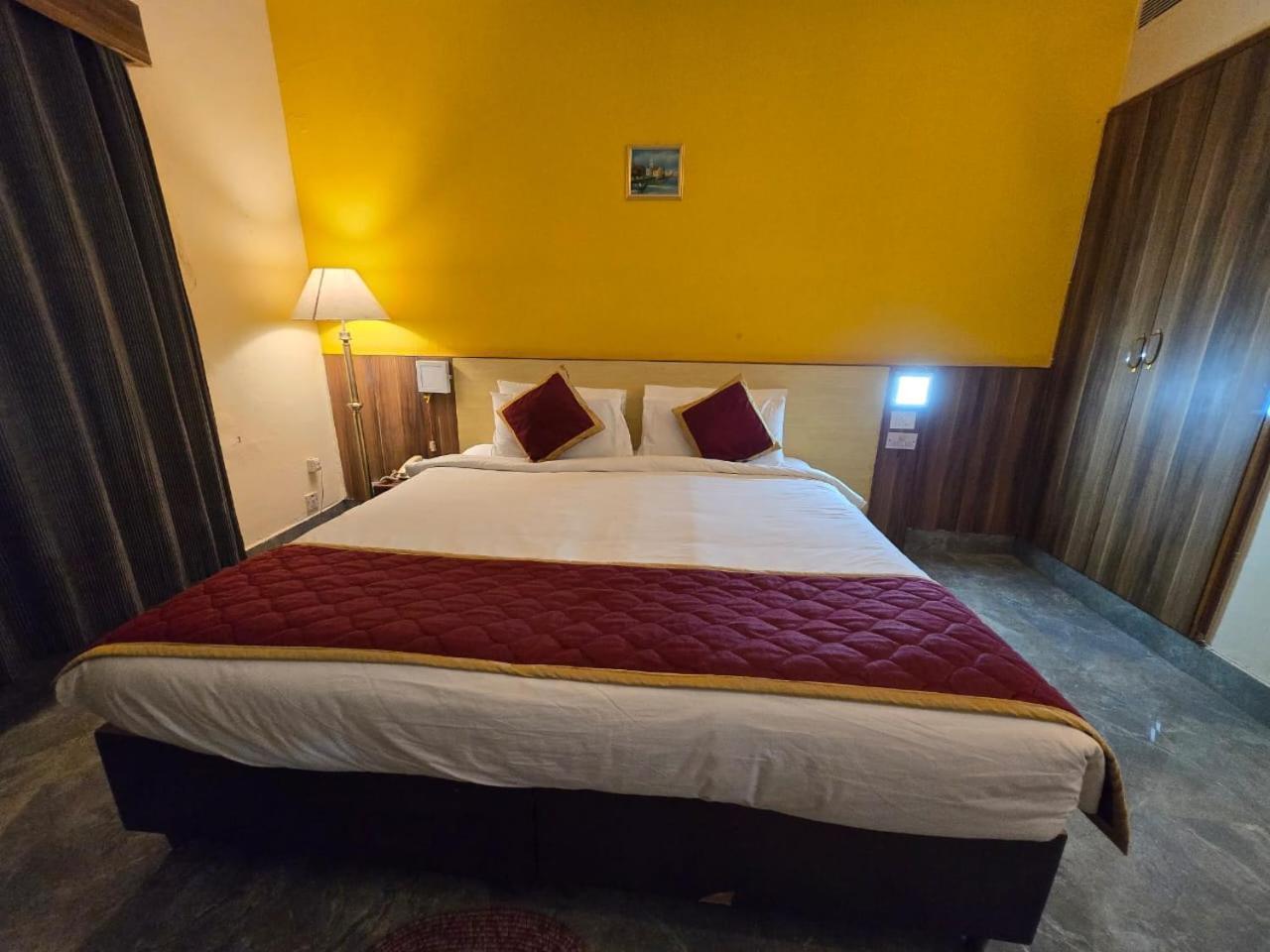 Hotel Badami Court Экстерьер фото