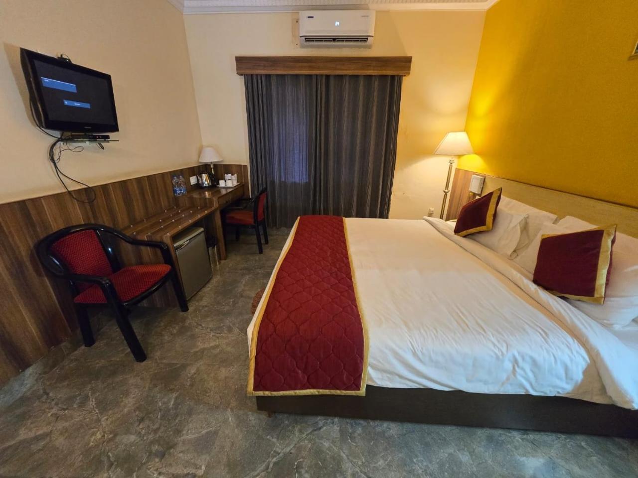 Hotel Badami Court Экстерьер фото