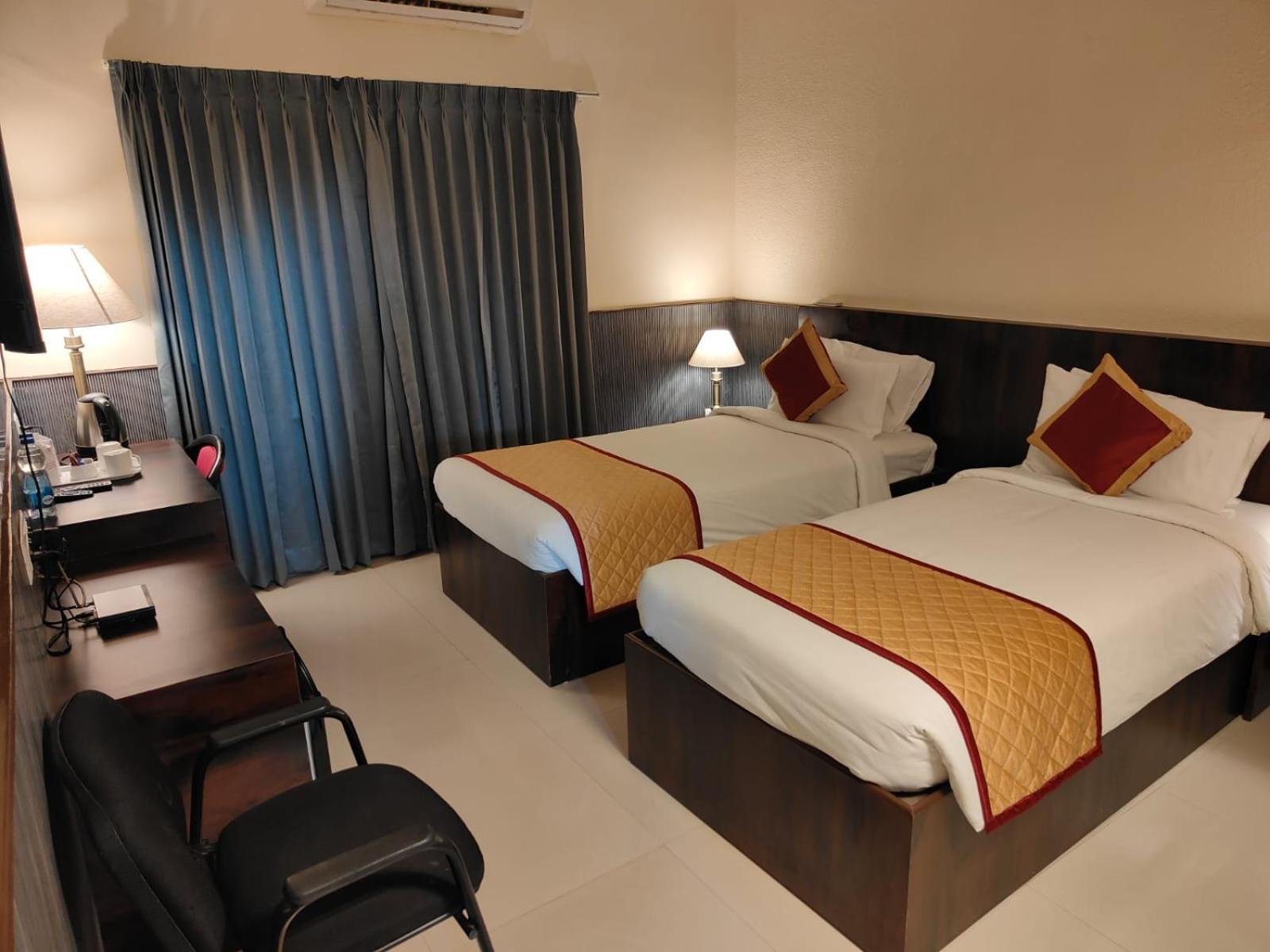 Hotel Badami Court Экстерьер фото