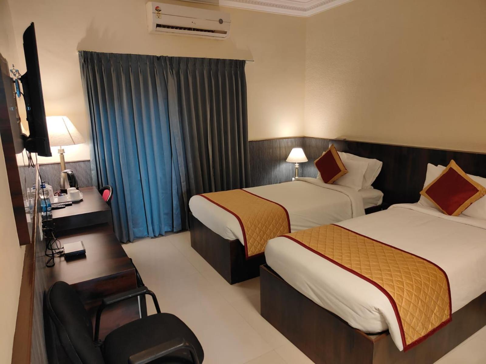 Hotel Badami Court Экстерьер фото